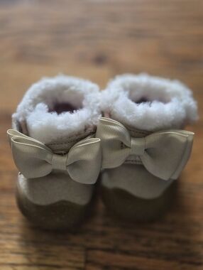 Stride Rite Baby Girls Plush Bow Winter Boots in Cream